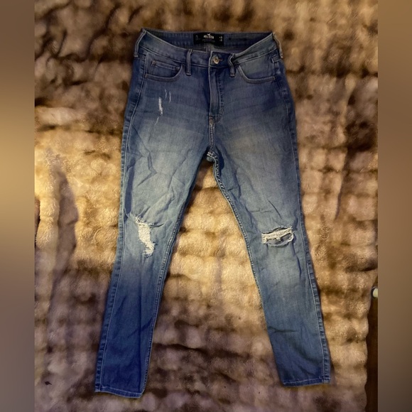 Hollister Sz28/26 Cropped Distressed Jeans - Picture 1 of 3